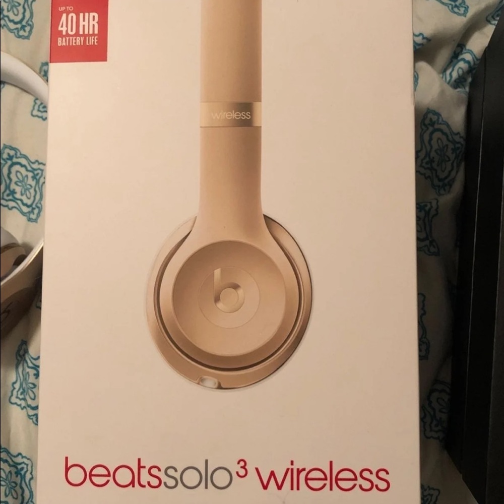 Gold Beats Solo3 wireless